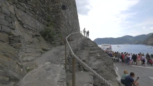 Cinque Terre Uçurumun Kenarında — Stok video
