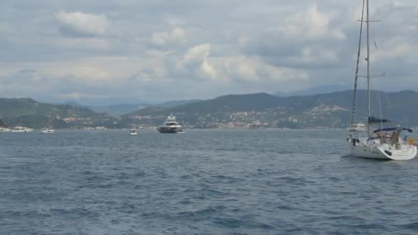 Човни Пливуть Лігуріанським Морем Cinque Terre — стокове відео