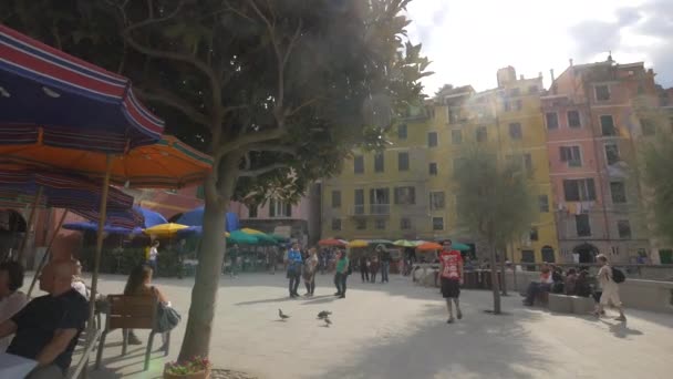 Cinque Terre Meydanındaki Turistler — Stok video