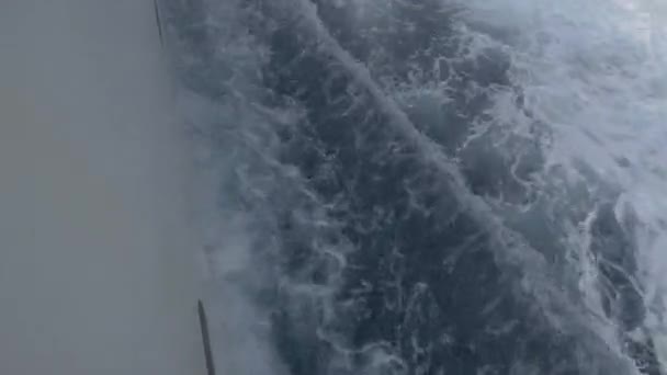 Bir Tekne Tarafından Yapılan Dalgalar — Stok video