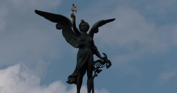 Timelapse Uma Estátua Anjo — Vídeo de Stock