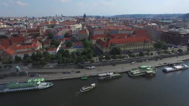 Vltava河边的空中 — 图库视频影像