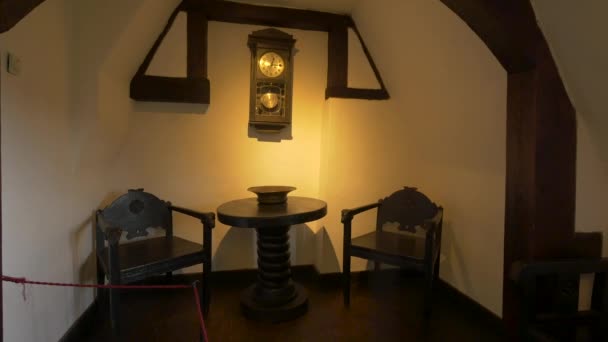 Orologio Pendolo Nella Sala Studio Castello Bran — Video Stock