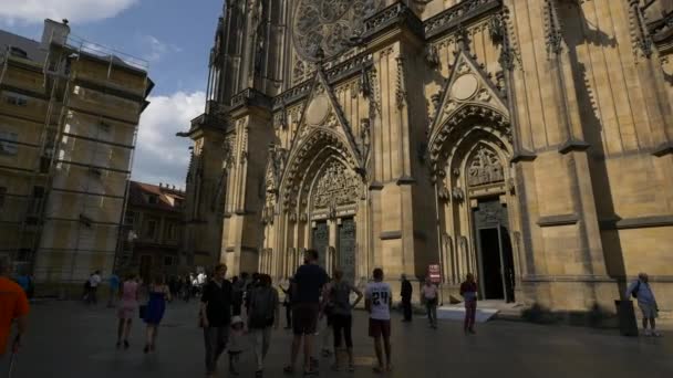 Den Imponerande Ingången Till Vitus Cathedral — Stockvideo