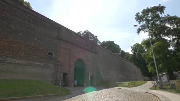 Brick Gate Van Vysehrad — Stockvideo