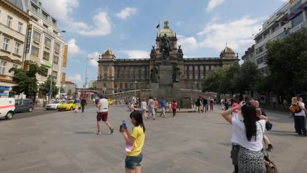 Tourists Visiting Wenceslas Square — Stock Video