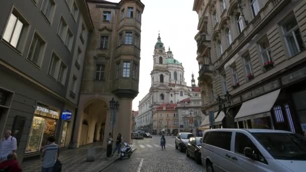 Iglesia San Nicolás Vista Desde Calle Mostecka — Vídeo de stock