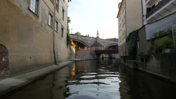 Charles Bridge Och Shady Bridge — Stockvideo