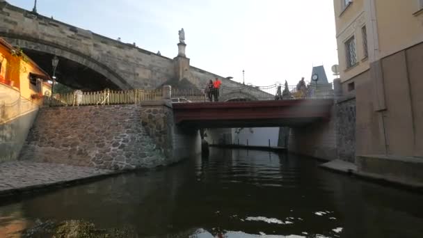 Schaduwbrug Karelsbrug — Stockvideo
