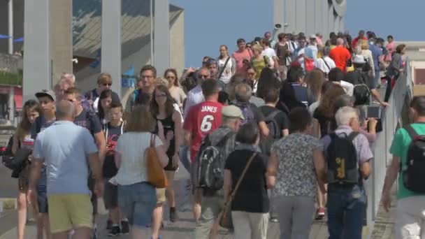 Multitud Rambla Mar Barcelona — Vídeos de Stock