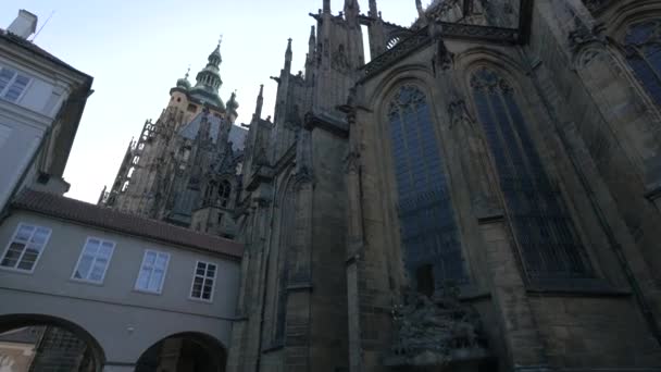 Skybridge Vicino Alla Cattedrale San Vito — Video Stock