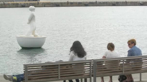 Sitting Benches Floating Statue — 비디오