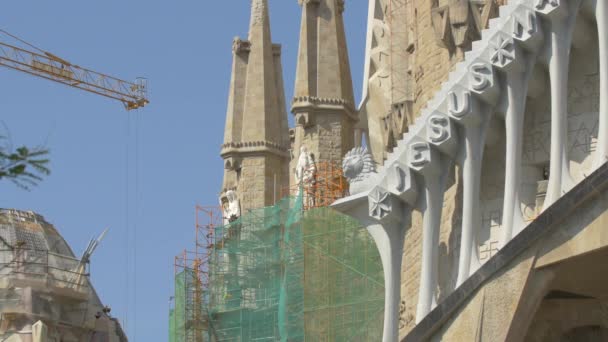 Башни Sagrada Familia Барселоне — стоковое видео