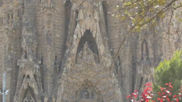 Sagrada Familia Mit Statuen Barcelona — Stockvideo