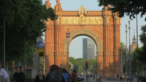 Триумфальная Арка Барселоне — стоковое видео