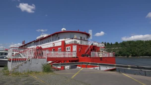 Botel Albatros Bord Rivière — Video