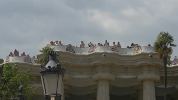 Huvudentrén Till Park Guell Barcelona — Stockvideo