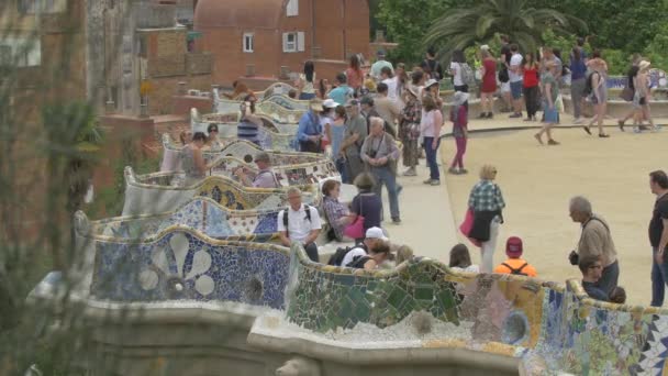 Turisták Park Güell Barcelona — Stock videók