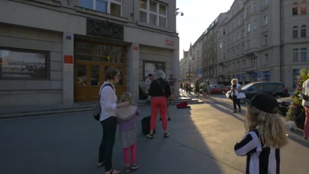 Franz Kafka Meydanı Nda Telli Çalgılar Çalıyor — Stok video