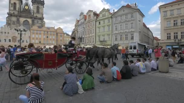 Jazda Konnym Powozem Rynku Starego Miasta — Wideo stockowe