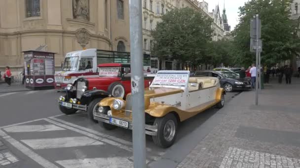 Passeios Turísticos Com Carros Antigos — Vídeo de Stock