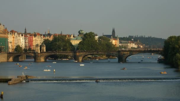 Most Legie Řeka Vltava — Stock video