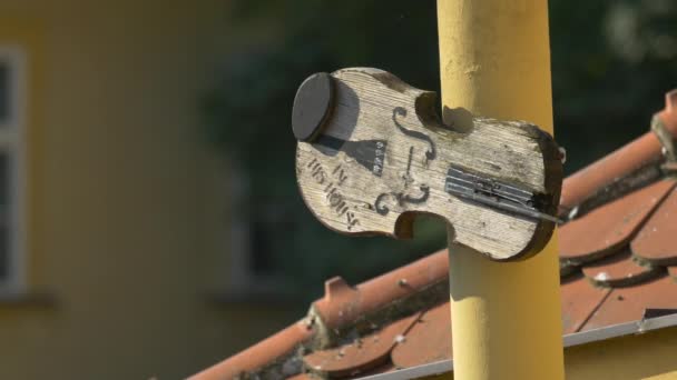 Violon Bois Sur Poteau Rue — Video