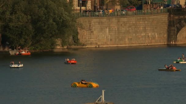 Barcos Pedal Rio — Vídeo de Stock