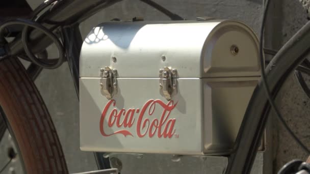 Coca Cola Caja Metálica — Vídeo de stock