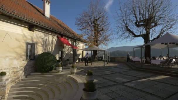 Het Restaurant Binnenplaats Van Bled Castle — Stockvideo