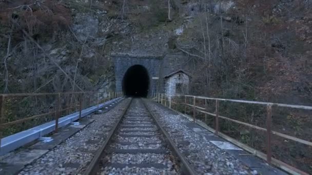 拱形隧道的入口 — 图库视频影像