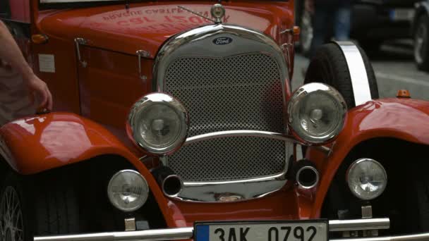 Primer Plano Coche Vintage Rojo — Vídeos de Stock