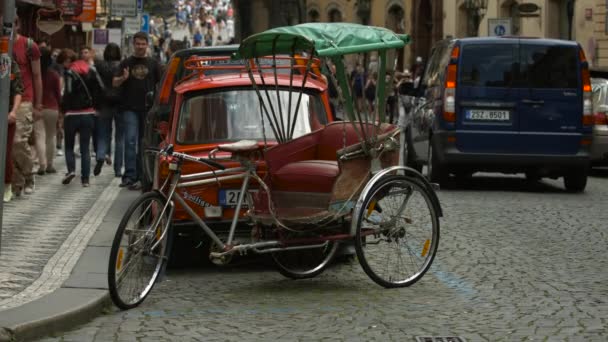 Vintage Rickshaw Ένα Δρόμο — Αρχείο Βίντεο