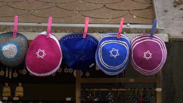 Utsikt Över Crochet Judiska Hattar — Stockvideo