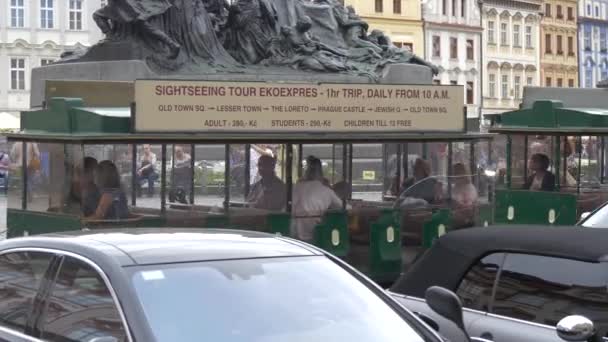 Besök Prag Grön Stad Turné Tåg — Stockvideo