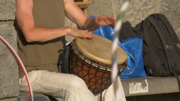 弹奏非洲鼓 — 图库视频影像