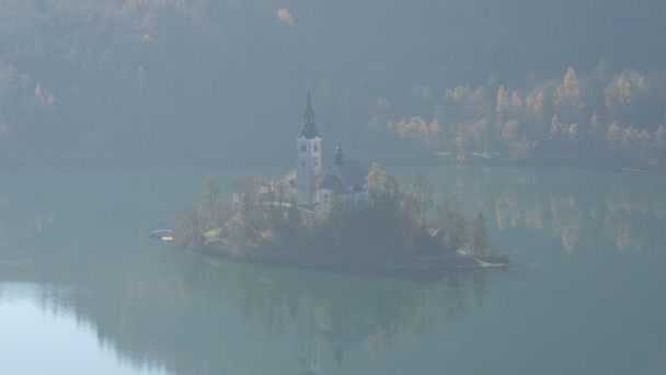 Une Île Avec Une Église Sur Lac — Video
