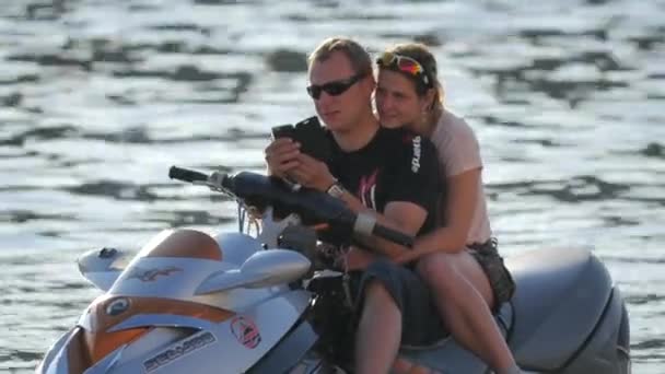 Couple Sur Jet Ski — Video