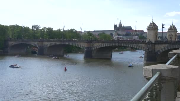 Ponte Legião Sobre Rio Vltava — Vídeo de Stock