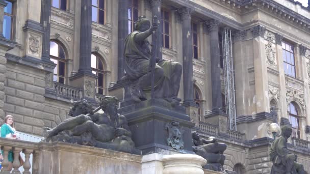 Estatuas Frente Museo Nacional — Vídeos de Stock