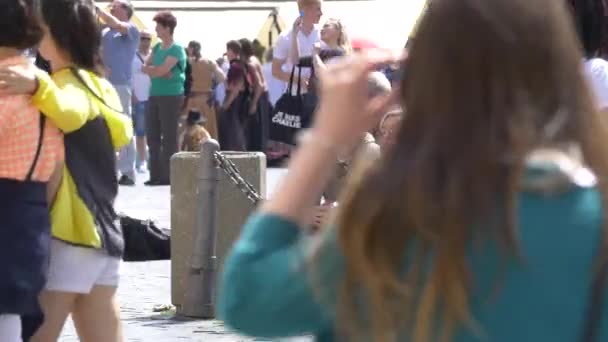 Люди Городской Площади — стоковое видео