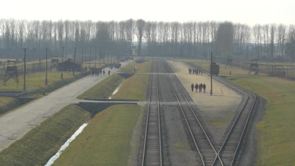 Het Losplatform Van Spoorweg Van Birkenau — Stockvideo