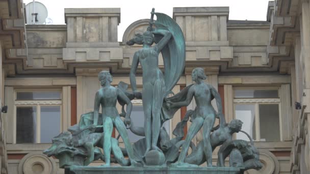 Palac Adria的铜雕像 — 图库视频影像