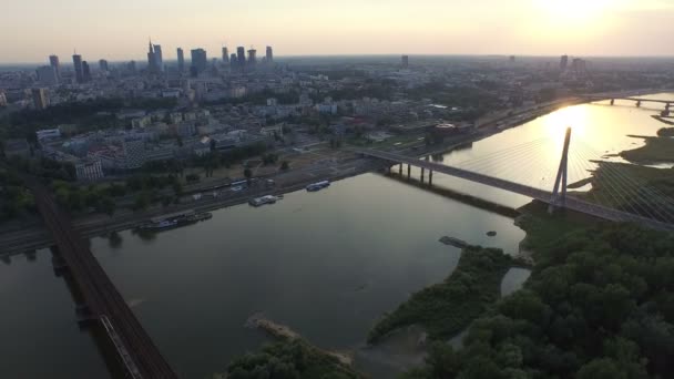 Vistula Nehri Üzerindeki Köprülerin Hava Görüntüsü — Stok video
