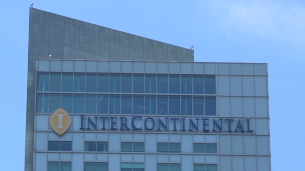 Den Interkontinentala Logotypen Ovanpå Hotellet — Stockvideo