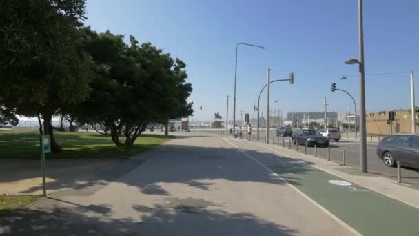 Ein Bürgersteig Mit Radweg — Stockvideo