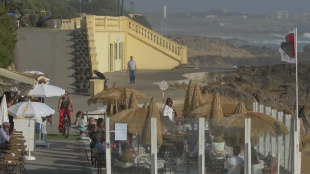 Les Gens Sur Une Promenade Bord Mer — Video