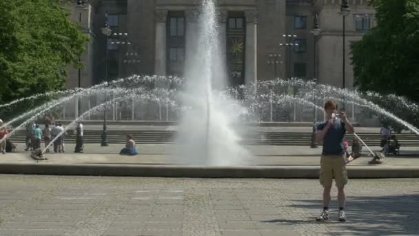 Fontana Vicino Palazzo Della Cultura Della Scienza — Video Stock