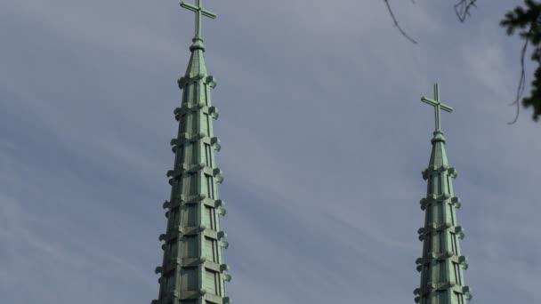 Bronzen Torens Van Florian Cathedral — Stockvideo