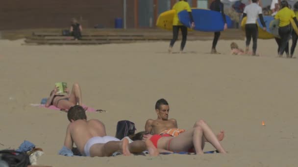 Orang Orang Bersantai Pantai — Stok Video